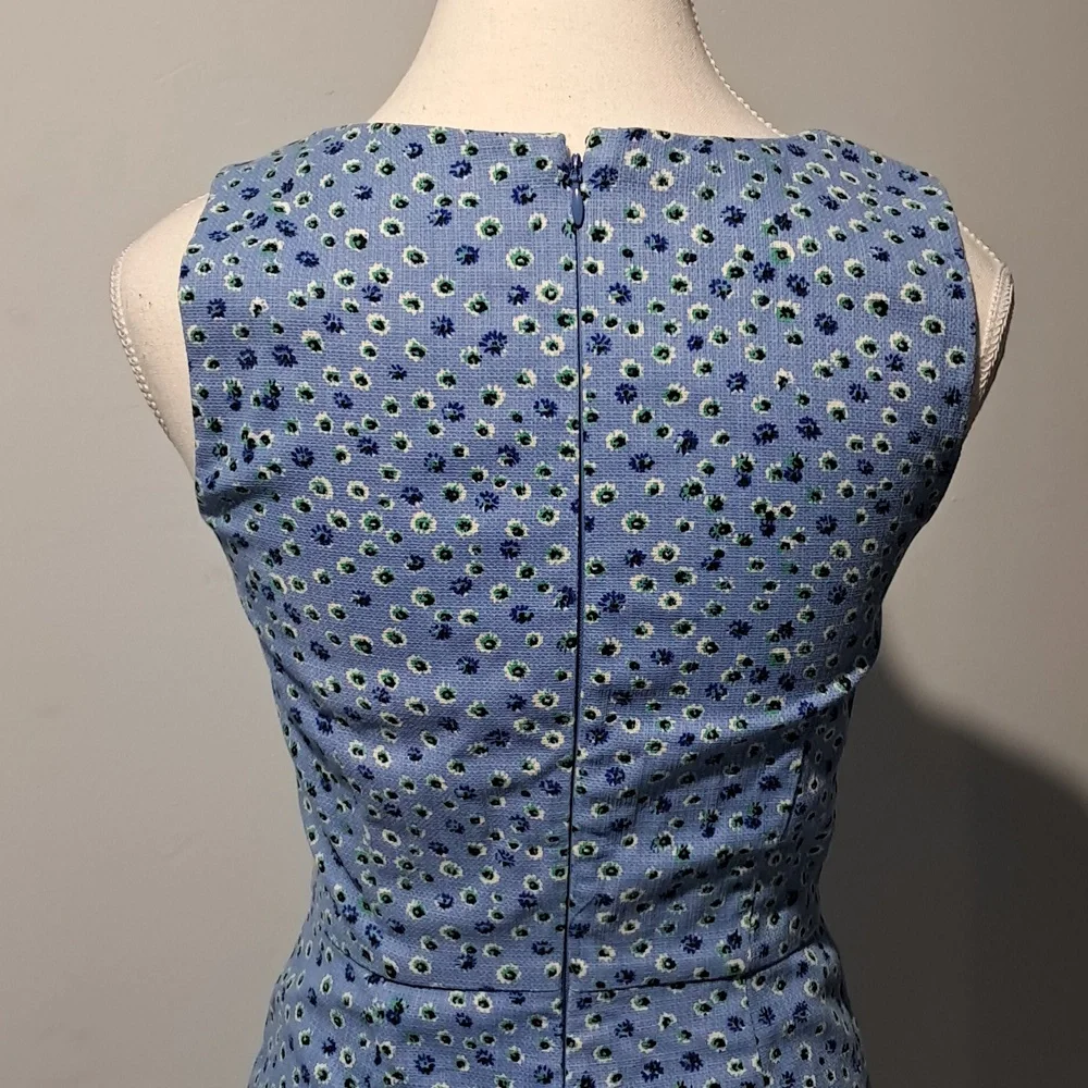 J. Crew Factory Scalloped edged‎ floral basket weave dress. Size 00. Light Blue.